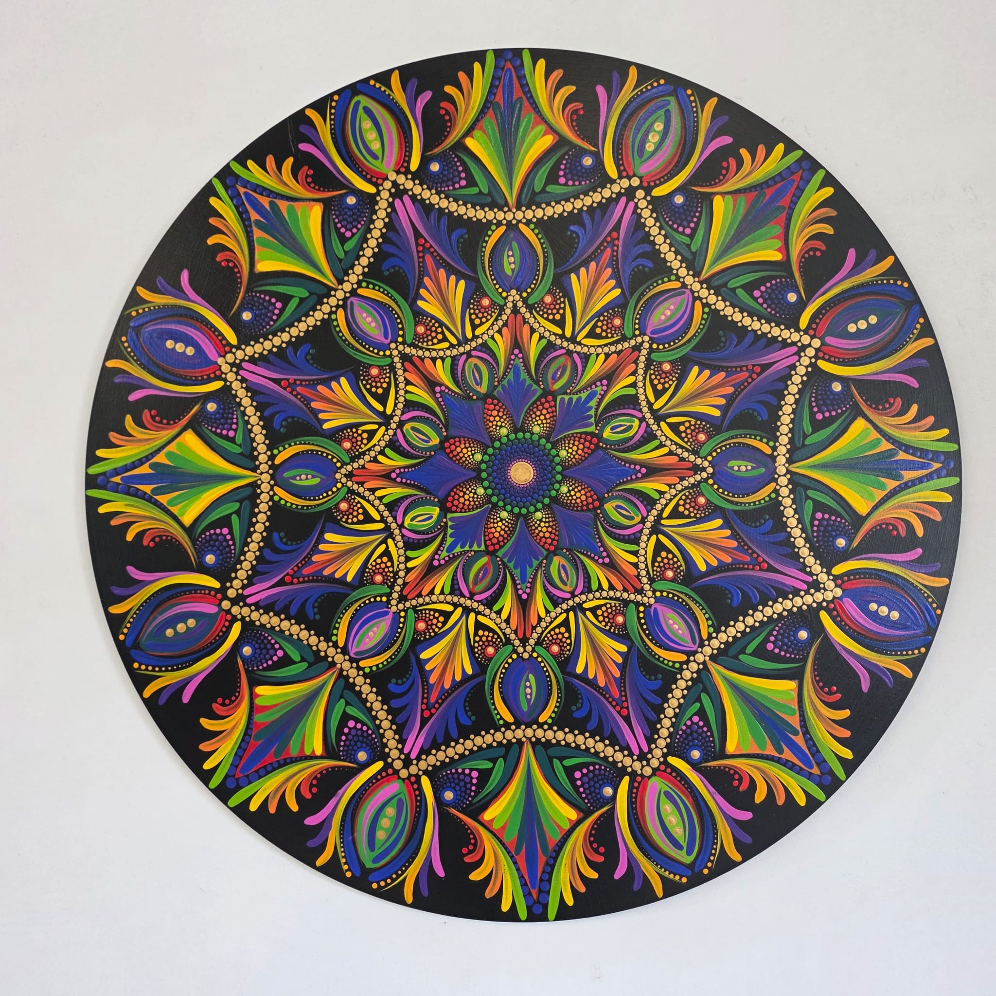 Handgeschilderde Mandala – Fluorescerende Reis (60 cm)