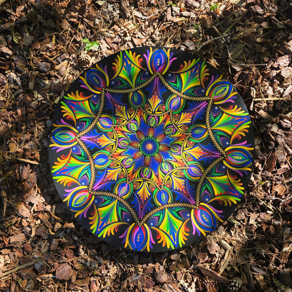 Handgeschilderde Mandala – Fluorescerende Reis (60 cm)