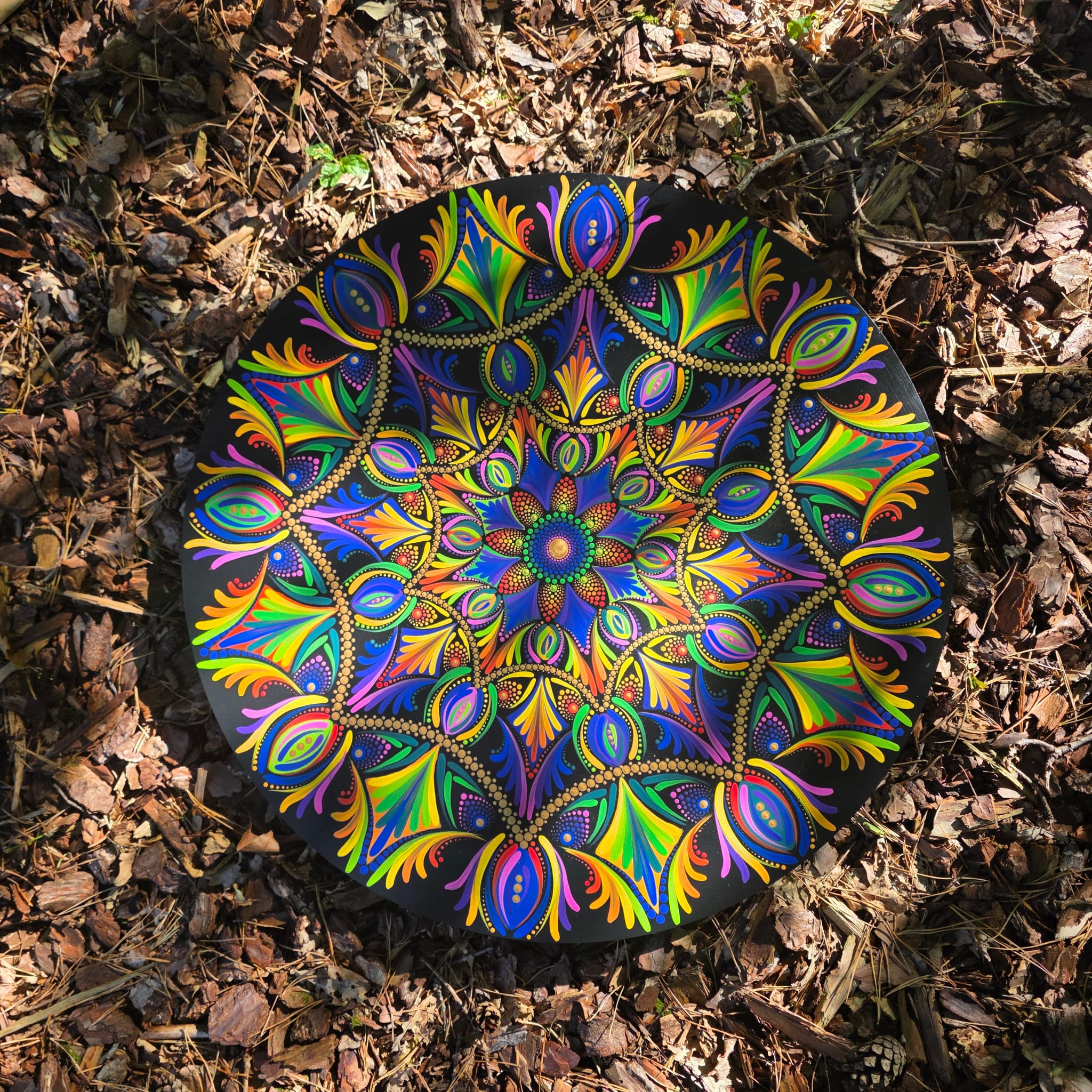 Handgeschilderde Mandala – Fluorescerende Reis (60 cm)