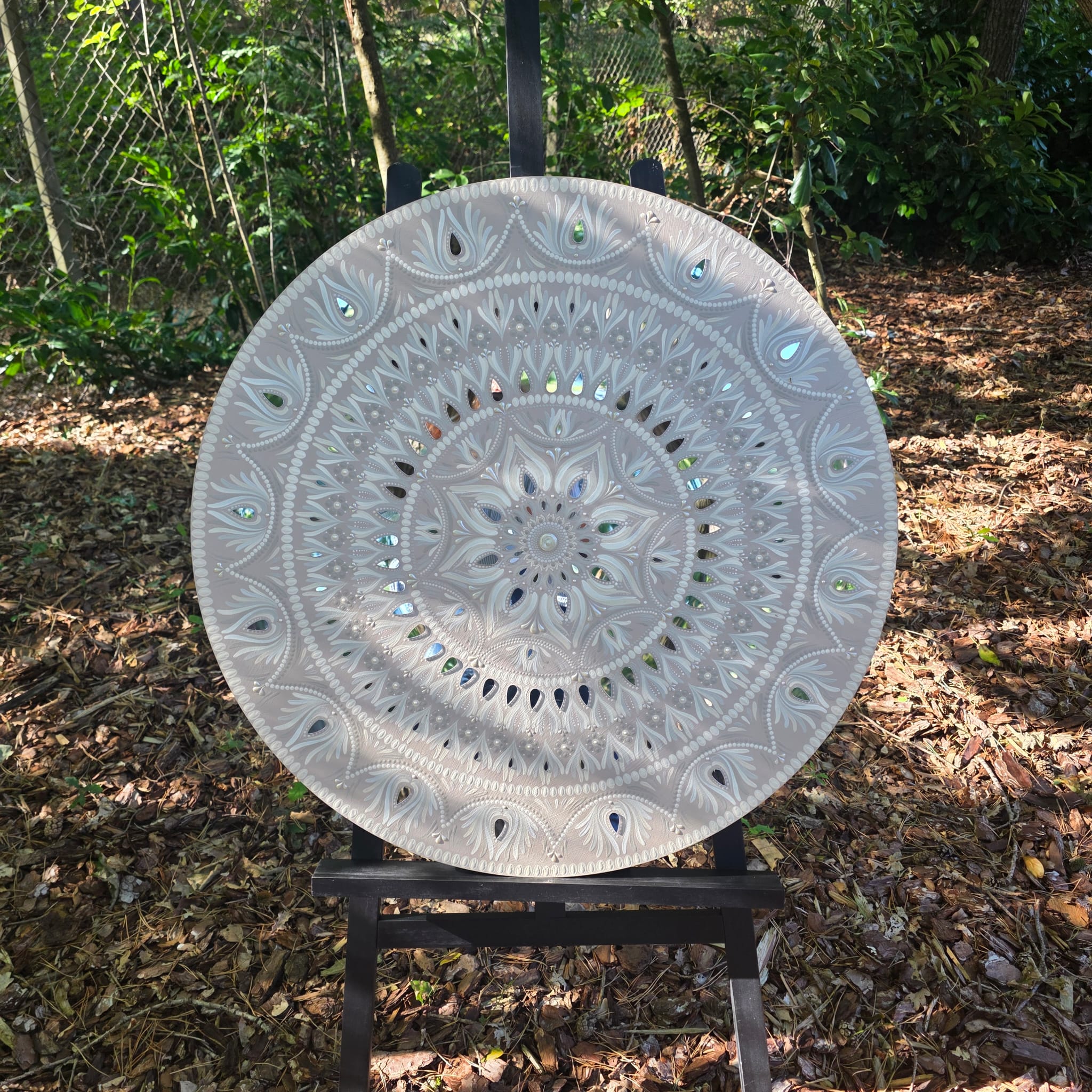 Handgeschilderde Mandala – The Reflective Sunwheel (75 cm)