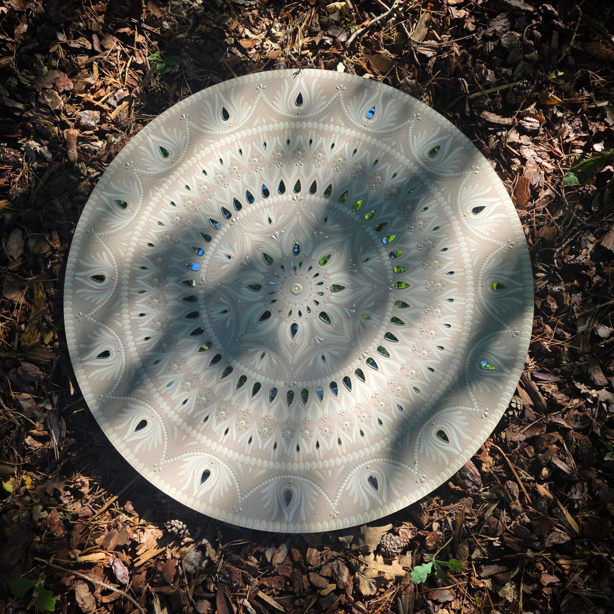 Handgeschilderde Mandala – The Reflective Sunwheel (75 cm)