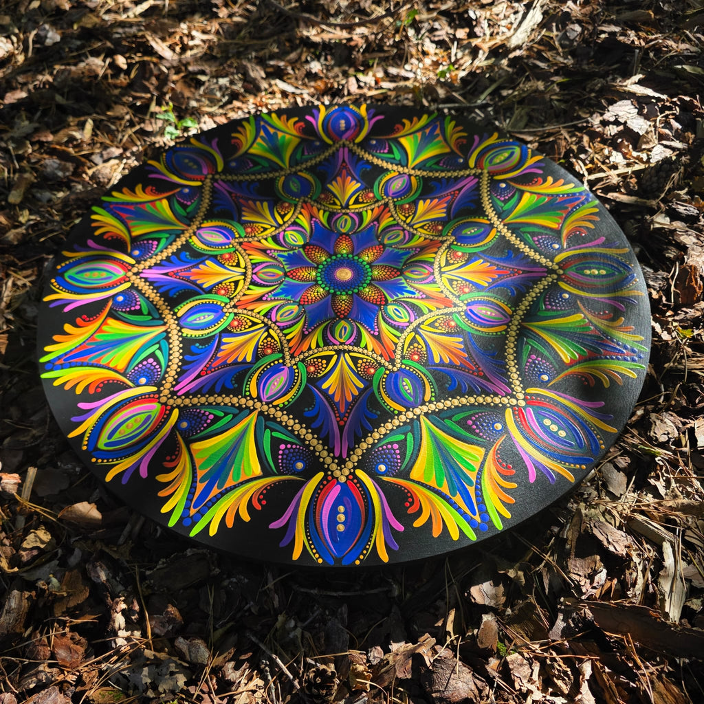 Handgeschilderde Mandala – Fluorescerende Reis (60 cm)